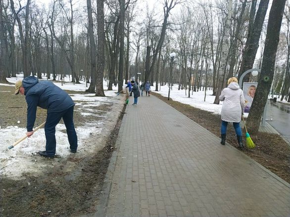 Сотрудники парка Белинского приняли участие в субботнике 