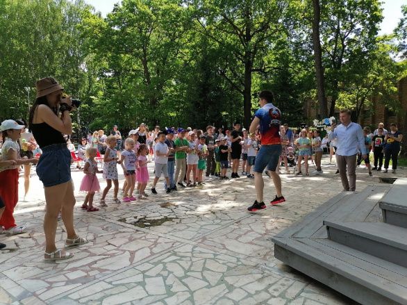Парк Белинского встретил гостей зажигательными ритмами лета