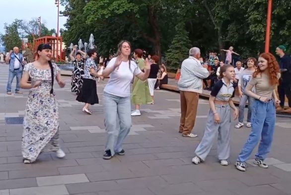 "Если хочешь танцевать, танцуй, танцуй!" "Если хочешь танцевать, танцуй, танцуй!"