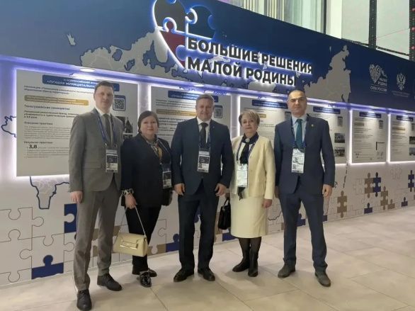 Директор парка Е.Е.Савельева в составе делегации