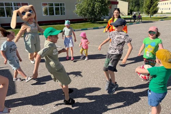 Команда парка побывала в гостях у ребят