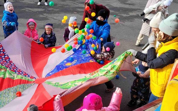 В Детском парке было много смеха и веселья