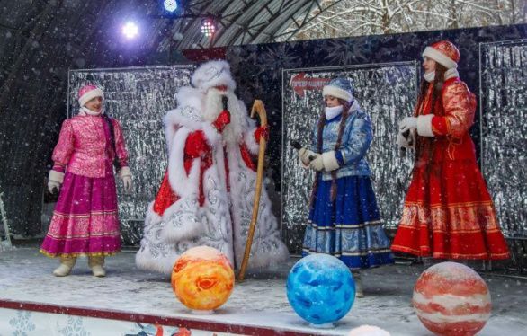 Космический экипаж Деда Мороза 