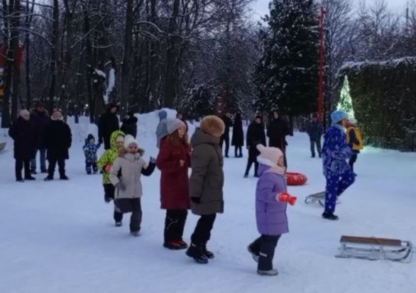 Озорной и весёлый Снеговичок