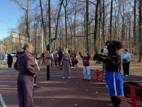 Спортивная тренировка на спортивной площадке