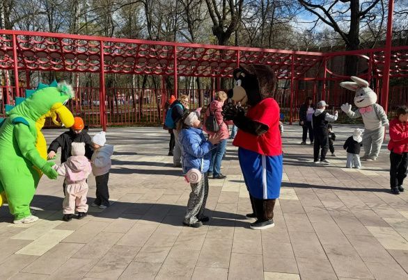 Танцуем вместе с нами...
