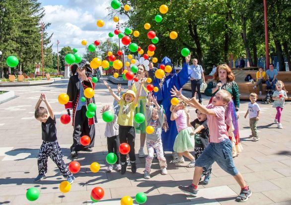 В парке Белинского прошёл праздник "День аттракциона"