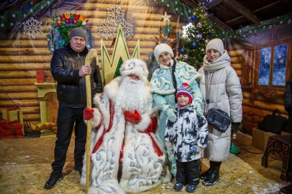 В уютном домике Деда Мороза и Снегурочки