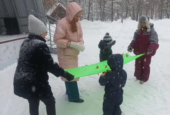 Снег идет, а в Детском парке смех и веселье!