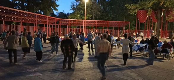 Никто не устоял перед ритмом музыки